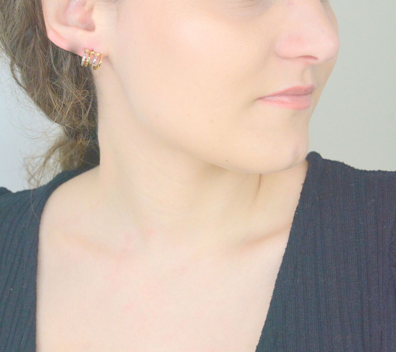 Złote kolczyki damskie na sztyft - Złoto 333, Cztery Połączone Kółeczka z żółtego i białego złota.jpg